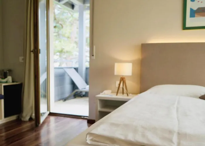 Flora Hotel & Suites