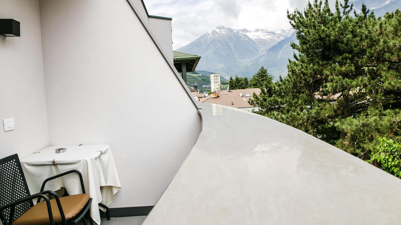 Hotel Flora & 3*