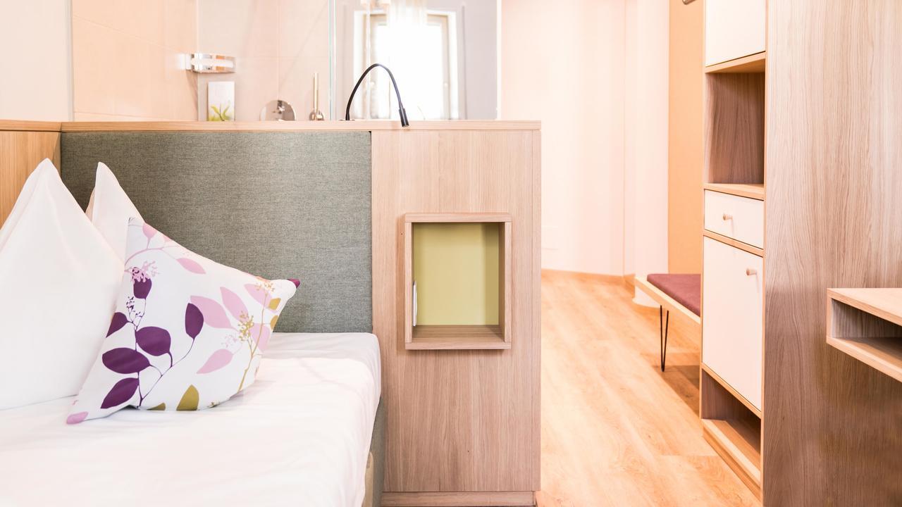Flora & Hotel 3*